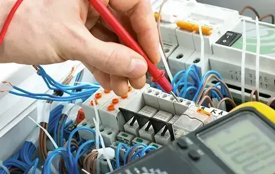 Professional electrician in Kenley